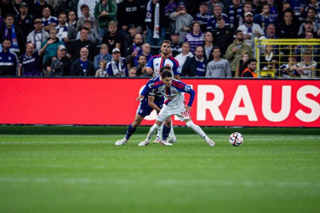 16.09.2026: UEFA Europa League, RSC Anderlecht - Olympique Lyon im Lotto Park. KaÃ¯l Boudache (Olympique Lyon) im Duell WICHTIGER HINWEIS: Gemäß den Vorgaben der DFL und der UEFA ist es untersagt, in dem Stadion und oder vom Spiel angefertigte Fotoaufnahmen in Form von Sequenzbildern und oder videoähnlichen Fotostrecken zu verwerten bzw. verwerten zu lassen. Copyright: xJordyxFourgonx