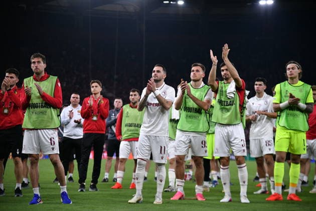 UEFA Europa League - Olympiacos FC vs Jagiellonia BiaÅ‚ystok - Players of Jagiellonia BiaÅ‚ystok react at the end of the UEFA Europa League Phase matchday 1 soccer match between Olympiacos FC and Jagiellonia BiaÅ‚ystok at the Georgios Karaiskakis Stadium in Piraeus, Greece, 16 September 2026. IMAGO ONE INCH PRODUCTIONS PIRAEUS GREECE Copyright: xONExINCHxPRODUCTIONSx 7089266
