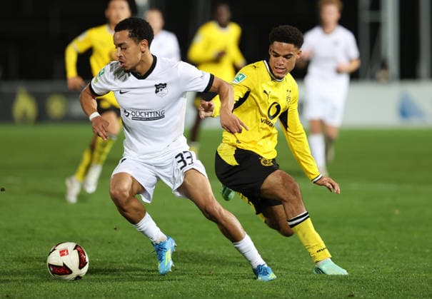 Mittwoch 16.09.2026, Saison 2026 27, Regionalliga West, 4. Spieltag im Stadion Rote Erde Dortmund, BVB Borussia Dortmund II - SV Westfalia Rhynern, Elias Kourouma (WR) gegen Diego Ngambia Dzonga (BVB II), v.l.