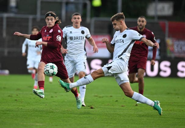 16.09.2026, xophax, Fussball 3.Liga, Fortuna Koeln - SV Wehen Wiesbaden v.l. Bennet Bröger ( Fortuna ) und Justin Janitzek ( Wehen ) Koeln