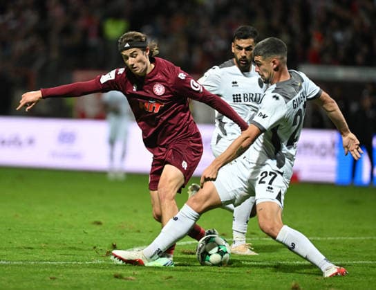 16.09.2026, xophax, Fussball 3.Liga, Fortuna Koeln - SV Wehen Wiesbaden v.l. Bennet Bröger , links ( Fortuna ) und Jordy Gillekens ( Wehen ) Koeln