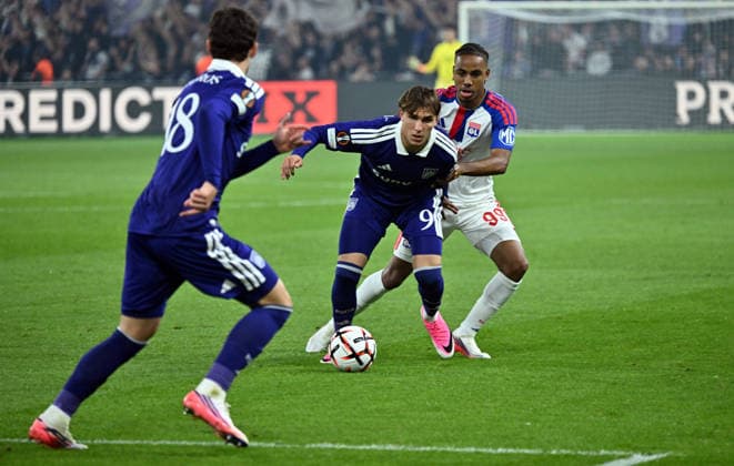 RSC Anderlecht v Olympique Lyon - UEFA Europa League BRUSSELS, BELGIUM - SEPTEMBER 16: Mihajlo Winkler (9) of Anderlecht in action during the UEFA Europa League match between RSC Anderlecht and Olympique Lyon at Lotto Park Stadium in Brussels, Belgium, on September 16, 2026. Dursun Aydemir Anadolu Brussels Belgium. Editorial use only. Please get in touch for any other usage.  Copyright: x2026xAnadoluxDursunxAydemirx