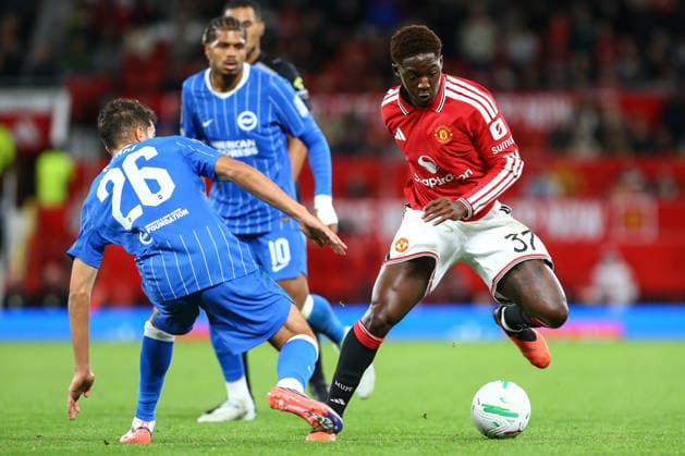 MANCHESTER, ENGLAND, SEPTEMBER 16: Yasin Ayari of Brighton & Hove Albion (L) vies with Kobbie Mainoo of Manchester United, ManU (R) during a Carabao Cup Third Round match between Manchester United and Brighton & Hove Albion at the Old Trafford on September 16, 2026 in York, England. (Photo by Zach Forster Sports Press Photo) Copyright: xZachxForster SportsxPressxPhotox Sportspressphoto_SPR233173