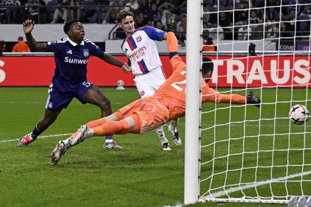 BRUSSELS - Tyler Morton of Olympique Lyonnais scores but is offside (lr) Marco Kana of RSC Anderlecht, Tyler Morton of Olympique Lyonnais, Colin Coosemans of RSC Anderlecht (lr) during the Europa League match between RSC Anderlecht and Olympique Lyonnais at the RSC Anderlecht stadium on 16 September 2026 in Brussels, Belgium. ANP UEFA Europa League 2026 27 xVIxANPxSportx xGerritxvanxKeulenxIVx 568875457 originalFilename: 568875457.jpg