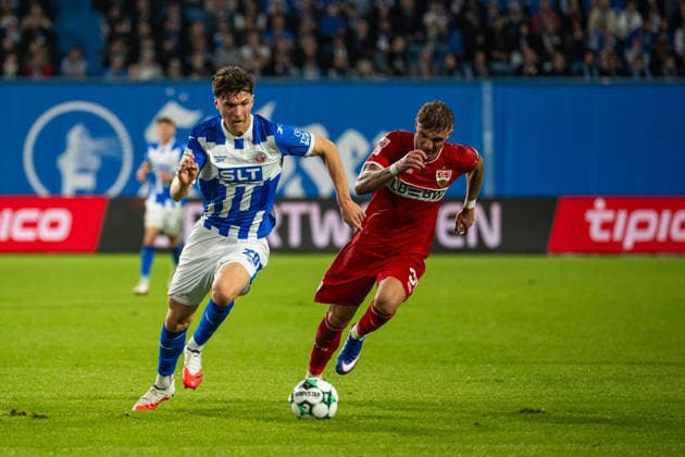 Rostock, Deutschland 16. September 2026: 3. Liga - 2026 2027 - Sp. 6 - FC Hansa Rostock gegen VfB Stuttgart II Im Bild: v. li. im Zweikampf Peter Kiedl (Hansa Rostock) und Veit Stange (VfB Stuttgart II) DFB DFL regulations prohibit any use of photographs as image sequences and or quasi-video Copyright: xFotostandx xVoelkerx