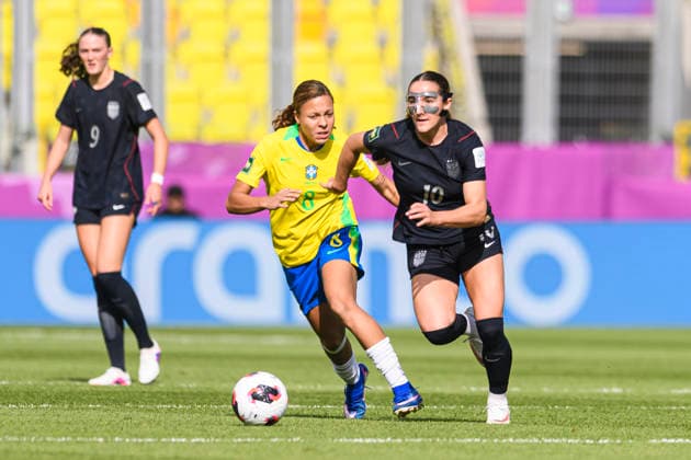 Brazil v United States - FIFA U-20 Women s World Cup Katowice, Poland - September 16: Maria Clara Nogueira of Brazil (L) chases Linda Ullmark of United States (R) during the FIFA U-20 Women s World Cup Round of 16 match between Brazil and United States at Arena Katowice on September 16, 2026 in Katowice, Poland Copyright: xLatinxSportxImagesx