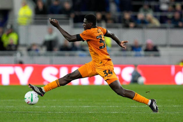 Everton v Wolverhampton Wanderers, Carabao Cup Nasser Djiga of Wolverhampton Wanderers stretches for the ball during the Everton v Wolverhampton Wanderers Carabao Cup 3rd Round match at the Hill Dickinson Stadium, Liverpool, England on 16 September 2026 Credit: Steve Flynn Every Second Media Editorial use only. All images are copyright Every Second Media Limited. No images may be reproduced without prior permission. All rights reserved. Premier League and Football League images are subject to licensing agreements with Football DataCo Limited. see https: www.football-dataco.com Copyright: xIMAGO EveryxSecondxMediax ESM-2166-0134 StevexFlynnx xEveryxSecondxMediax