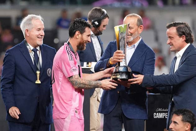 Lionel Messi of Inter Miami receives the champion trophy after winning the Campeones Cup final against Cruz Azul at the NU stadium in Miami, United States, 16 September 2026. Campeones Cup: Inter Miami vs Cruz Azul !ACHTUNG: NUR REDAKTIONELLE NUTZUNG!  Copyright: xAlbertoxBoalx AMDEP2475 20260917-55021421911_1