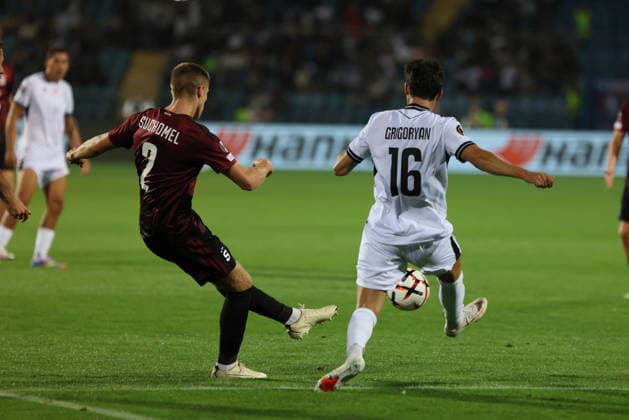 Ararat-Armenia v Sparta Praha - UEFA Europa League Edgar Grigoryan of Ararat-Armenia and Martin Suchomel of Sparta Praha compete during the UEFA Europa League match at Vazgen Sargsyan Republican Stadium in Yerevan, Armenia, on September 16, 2026. Yerevan Armenia  Copyright: xGurgenxHakobyanx originalFilename:hakobyan-uefaeuro260916_npz7A.jpg