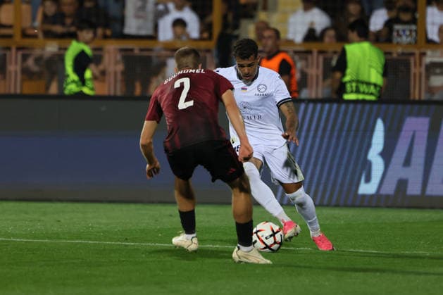 Ararat-Armenia v Sparta Praha - UEFA Europa League Carlos Franca of Ararat-Armenia and Martin Suchomel of Sparta Praha during the UEFA Europa League match at Vazgen Sargsyan Republican Stadium in Yerevan, Armenia, on September 16, 2026. Yerevan Armenia  Copyright: xGurgenxHakobyanx originalFilename:hakobyan-uefaeuro260916_np0bQ.jpg