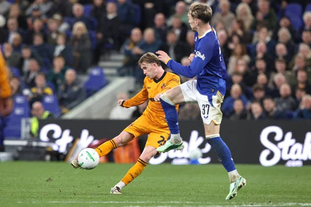 Everton v Wolverhampton Wanderers - Carabao Cup Third Round Tommy Doyle of Wolverhampton Wanderers takes a shot on goal during the Carabao Cup round 3 match between Everton and Wolverhampton Wanderers at Hill Dickinson Stadium in Liverpool, United Kingdom, on September 16, 2026. Liverpool Merseyside United Kingdom  Copyright: xNewsxImagesx originalFilename:cosgrove-carabaoc260916_np7KP.jpg