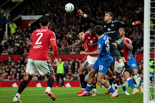 Manchester United, ManU v Brighton & Hove Albion - Carabao Cup Third Round Manchester United goalkeeper Karl Darlow punches the ball away during the Carabao Cup round 3 match between Manchester United and Brighton & Hove Albion at Old Trafford in Manchester, United Kingdom, on September 16, 2026. Manchester Greater Manchester United Kingdom  Copyright: xNewsxImagesx originalFilename:cosgrove-carabaoc260916_npJNk.jpg