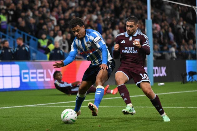 Coventry City v Aston Villa - Carabao Cup Third Round Joel Latibeaudiere of Coventry City is put under pressure by Emiliano Buendia of Aston Villa during the Carabao Cup Third Round match between Coventry City and Aston Villa at the Coventry Building Society Arena in Coventry, on September 16, 2026. Coventry West Midlands United Kingdom  Copyright: xMIxNewsx originalFilename:fletcher-coventry260916_np3eO.jpg