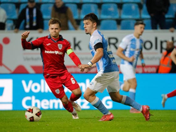 CFC vs SV Babelsberg 03 16.09..2026 Chemnitz, eins Stadion- An der Gellertstrasse, Fussball, Regionalliga Nordost 2026 2027, 9. Spieltag, CFC, CFC vs SV Babelsberg 03 Maurizio Grimaldi am Ball Chemnitz Sachsen BRD