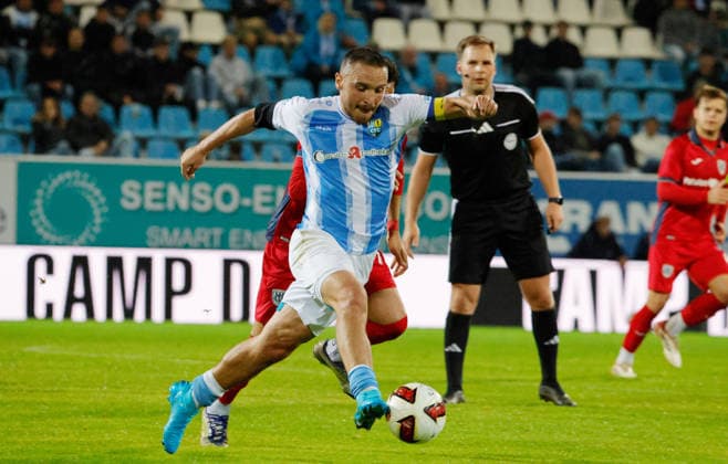 CFC vs SV Babelsberg 03 16.09..2026 Chemnitz, eins Stadion- An der Gellertstrasse, Fussball, Regionalliga Nordost 2026 2027, 9. Spieltag, CFC, CFC vs SV Babelsberg 03 Andreas Geipl am Ball Chemnitz Sachsen BRD