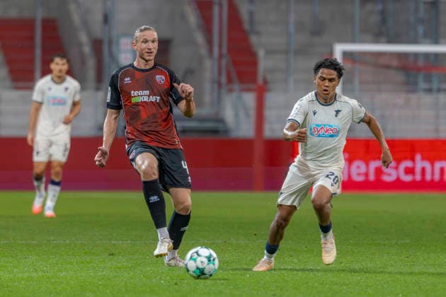 Ingolstadt, Deutschland 08. August 2026: 3. Liga - 2026 2027 - Sp. 6 - FC Ingolstadt 04 gegen TSG Hoffenheim II Im Bild: v. li. im Zweikampf Vinko Sapina (FCI) und Tiago Poller (TSG II) DFB DFL regulations prohibit any use of photographs as image sequences and or quasi-video Audi Sportpark Bayern Copyright: xFotostandx xSchäferx