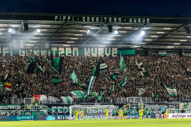 Die Fans von SC Preussen Muenster feuern ihre Mannschaft an GER, SC Preussen Muenster vs. 1. FC Saarbruecken, Fussball, 3. Liga, 6. Spieltag, Spielzeit 2026 2027, 16.09.2026 DFL Regulations prohibit any use of photographers as image sequences and or quasi-video. GER, SC Preussen Muenster vs. 1. FC Saarbruecken, Fussball, 3. Liga, 6. Spieltag, Spielzeit 2026 2027, 16.09.2026 Muenster Copyright: xEibner-Pressefoto JanxRollingerx EP_JSK