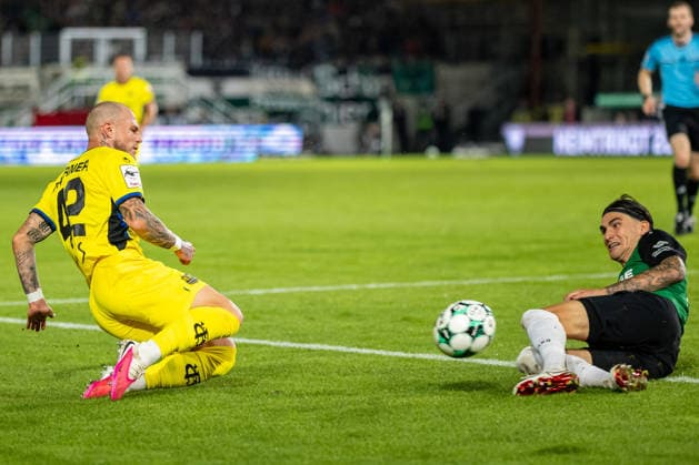 (L-R) Philip Fahrner (1. FC Saarbruecken, 42), Charalambos Makridis (SC Preussen Muenster, 14) GER, SC Preussen Muenster vs. 1. FC Saarbruecken, Fussball, 3. Liga, 6. Spieltag, Spielzeit 2026 2027, 16.09.2026 DFL Regulations prohibit any use of photographers as image sequences and or quasi-video. GER, SC Preussen Muenster vs. 1. FC Saarbruecken, Fussball, 3. Liga, 6. Spieltag, Spielzeit 2026 2027, 16.09.2026 Muenster Copyright: xEibner-Pressefoto JanxRollingerx EP_JSK