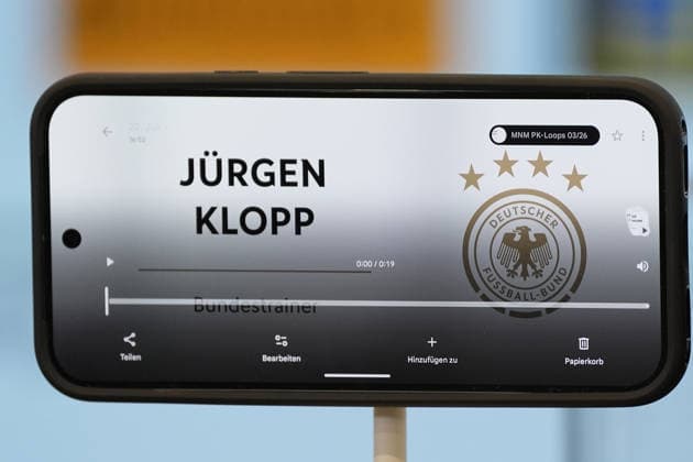Platz für Bundestrainer Jürgen Klopp zur Pressekonferenz ist vorbereitet - 17.09.2026: Erste DFB-Kadernominierung von Bundestrainer Jürgen Klopp, DFB-Campus Frankfurt