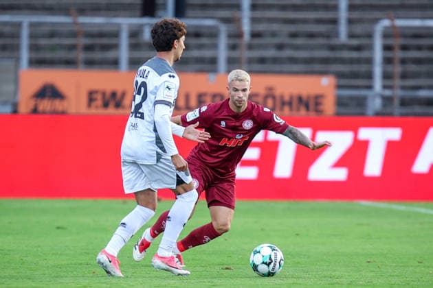 16.09.2026, xsefx, Fußball, SC Fortuna Köln - SV Wehen Wiesbaden, 3.Liga, Südstation, 6. Spieltag, Saison 2026 2027: Tom Geerkens (Fortuna Koeln 06) im Zweikampf mit Raul Paula (SV Wehen Wiesbaden 32) DFB regulations prohibit any use of photographs as image sequences and or quasi-video. Nordrhein-Westfalen Deutschland