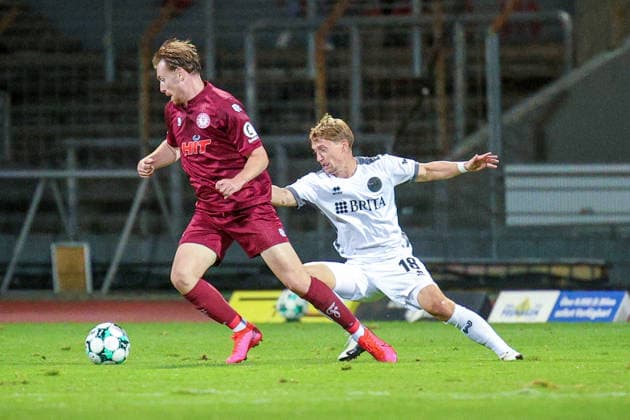 16.09.2026, xsefx, Fußball, SC Fortuna Köln - SV Wehen Wiesbaden, 3.Liga, Südstation, 6. Spieltag, Saison 2026 2027: Fabian Greilinger (SV Wehen Wiesbaden 18) im Zweikampf gegen Jannik Mause (Fortuna Köln 37) DFB regulations prohibit any use of photographs as image sequences and or quasi-video. Nordrhein-Westfalen Deutschland