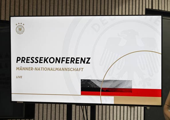 17.09.2026, xsltx, Fussball DFB-Medientermine, Pressekonferenz - Trainer Jürgen Klopp v.l.