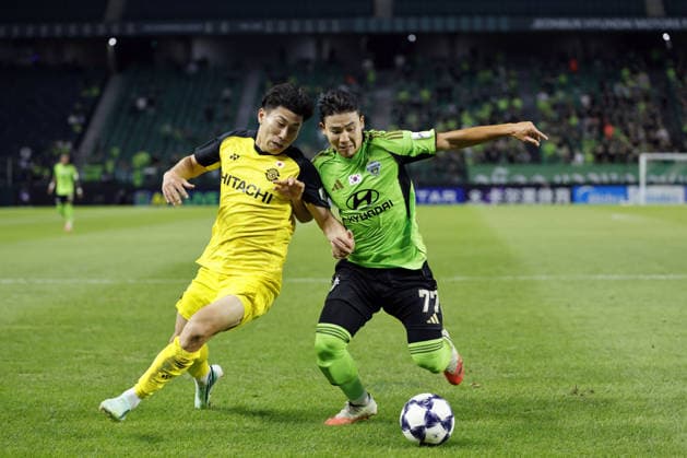 Mao Hosoya (Reysol), Kim Taehyun (Jeonbuk), SEPTEMBER 16, 2026 - Football Soccer : 2026-27 AFC Champions League Elite Eest Region League Stage match between Jeonbuk Hyundai Motors FC 2-1 Kashiwa Reysol at Jeonju World Cup Stadium in Jeonju, South Korea. Noxthirdxpartyxsales  aflo_348614336 AtsushixTokumarux