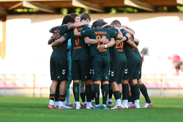 Teamkreis der SV Werder Bremen U23 vor dem Anpfiff. Fußball I Herren I Regionalliga Nord I Saison 2026-2027 I 9. Spieltag I Eimsbütteler TV - SV Werder Bremen U23 I 16.09.2026 I Sportpark Hinschenfelde