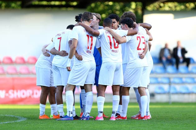 Teamkreis Eimsbütteler TV vor dem Anpfiff. Fußball I Herren I Regionalliga Nord I Saison 2026-2027 I 9. Spieltag I Eimsbütteler TV - SV Werder Bremen U23 I 16.09.2026 I Sportpark Hinschenfelde