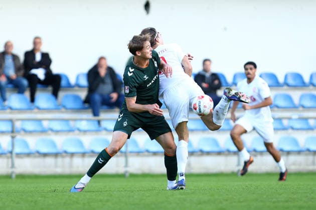 11 Toralf Hense (Eimsbütteler TV), 3 Mats Heitmann (SV Werder Bremen U23) Fußball I Herren I Regionalliga Nord I Saison 2026-2027 I 9. Spieltag I Eimsbütteler TV - SV Werder Bremen U23 I 16.09.2026 I Sportpark Hinschenfelde
