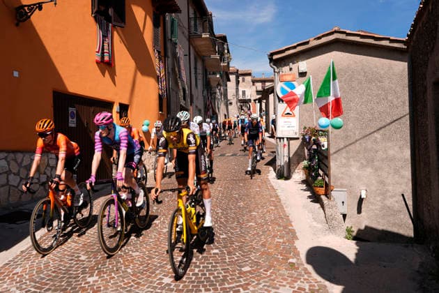 The pack rides during the Giro d™Abruzzo, stage 3 from Oricola - Piana del Cavaliere to San Benedetto dei Marsi (159 km) - Abruzzo, Italy - Thursday, September 17, 2026. - cycling.  Copyright: xFabioxFerrari LaPressex