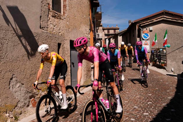 The pack rides during the Giro d™Abruzzo, stage 3 from Oricola - Piana del Cavaliere to San Benedetto dei Marsi (159 km) - Abruzzo, Italy - Thursday, September 17, 2026. - cycling.  Copyright: xFabioxFerrari LaPressex