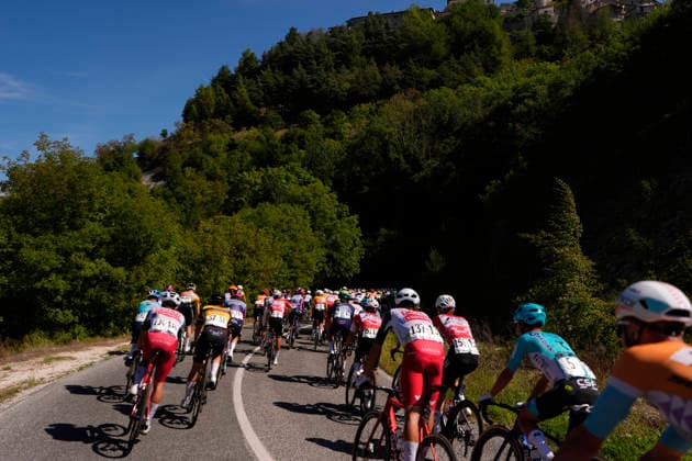 The pack rides during the Giro d™Abruzzo, stage 3 from Oricola - Piana del Cavaliere to San Benedetto dei Marsi (159 km) - Abruzzo, Italy - Thursday, September 17, 2026. - cycling.  Copyright: xFabioxFerrari LaPressex