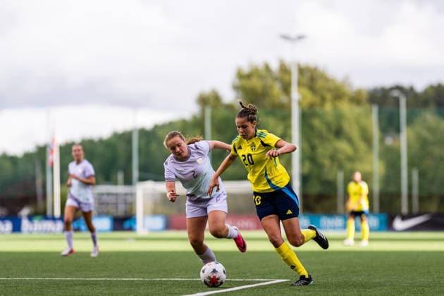 260917 Linnea Sunde Gronnevik of Norway and Ellen Maiquez of Sweden during the under 15 friendly match between Norway and Sweden on September 17, 2026 in Lorenskog. Photo: Marius Simensen BILDBYRAN COP 238 bbeng dam football fotball fotboll norge norway soccer sverige sweden treningskamp Copyright: MARIUSxSIMENSEN BB260917BB209