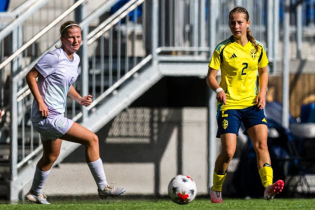 260917 Nora Antonsen Gamst of Norway and Stina Hillberg of Sweden during the under 15 friendly match between Norway and Sweden on September 17, 2026 in Lorenskog. Photo: Marius Simensen BILDBYRAN COP 238 bbeng dam football fotball fotboll norge norway soccer sverige sweden treningskamp Copyright: MARIUSxSIMENSEN BB260917BB211