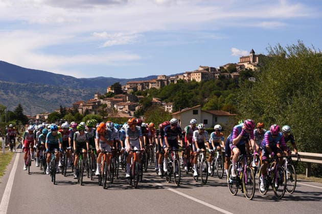 The pack rides during the Giro d™Abruzzo, stage 3 from Oricola - Piana del Cavaliere to San Benedetto dei Marsi (159 km) - Abruzzo, Italy - Thursday, September 17, 2026. - cycling.  Copyright: xFabioxFerrari LaPressex