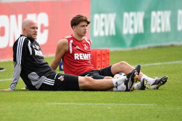 17.09.2026, xophax, Fussball 1.Bundesliga, 1.FC Koeln Training . Trainer Rene Wagner ( 1.FC Köln ) und Mikey Moore , rechts ( 1.FC Köln ) (DFL DFB REGULATIONS PROHIBIT ANY USE OF PHOTOGRAPHS as IMAGE SEQUENCES and or QUASI-VIDEO) Koeln