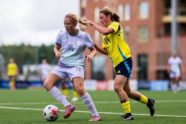260917 Signe Brandsrud of Norway and Stina Änges of Sweden during the under 15 friendly match between Norway and Sweden on September 17, 2026 in Lorenskog. Photo: Marius Simensen BILDBYRAN COP 238 bbeng dam football fotball fotboll norge norway soccer sverige sweden treningskamp Copyright: MARIUSxSIMENSEN BB260917BB242