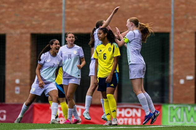 260917 Nora Aadland of Norway celebrates after scoring the 3-0 goal while Lea Assefa of Sweden looks dejected during the under 15 friendly match between Norway and Sweden on September 17, 2026 in Lorenskog. Photo: Marius Simensen BILDBYRAN COP 238 bbeng dam depp football fotball fotboll jubel norge norway soccer sverige sweden treningskamp Copyright: MARIUSxSIMENSEN BB260917BB243