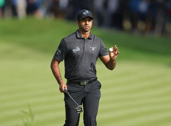 BMW PGA, Golf Herren Championship 2026 - Day One SURREY, ENGLAND, SEPTEMBER 17: Aaron Rai of England acknowledges the crowd after a birdie during The DP World Tour BMW PGA Championship Day One at Wentworth Golf Club, Virginia Water, Surrey, England, on September 17. (Photo by Daniel Weir) Surrey Wentworth Golf Course England Copyright: xDanielxWeir SportsxPressxPhotox Sportspressphoto_SPR233398