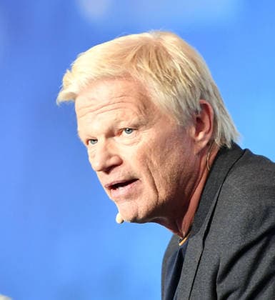 17.09.2026, xhbx, Wirtschaft Messe, fithea - Vortrag Oliver Kahn Beyond Sucess v.l. Torwartlegende Oliver Kahn Offenbach