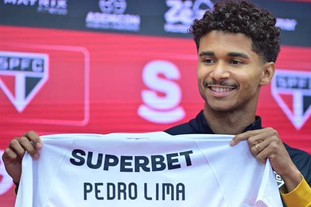 SuperCT Sao Paulo (SP), 09 17 2026 - SPORTS FOOTBALL-SAO PAULO - Presentation of player Pedro Lima, accompanied by football director Rafinha, as the new Sao Paulo player, held in the press room of SuperCT, in Sao Paulo, on the afternoon of Thursday, September 17 (Photo: Eduardo Carmim Photo Premium SPP) 30930 (Eduardo Carmim SPP) Copyright: xEduardoxCarmimx xSPPx spp-en-EdCa-eduardo_carmim_photo_premium_507531