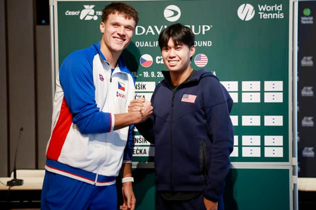 From left Czech tennis player Jakub Mensik and Learner Tien of USA pose for photographers during the press conference, PK, Pressekonferenz ahead of the 2026 Davis Cup Men s World Team Tennis Championship match against the U.S., in Prague, Czech Republic, September 17, 2026. (CTKxPhoto PavelxLebeda) CTKPhotoF202609170021401  CTKPhotoF202609170021401