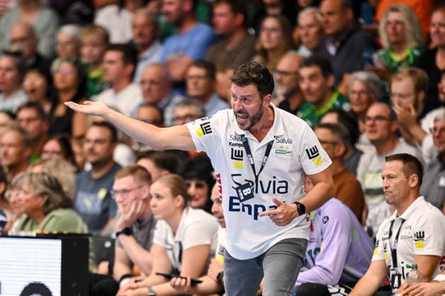 Goeppingen, Deutschland, 17.09.26: Trainer Ben Matschke(FRISCH AUF! Goeppingen) gestikuliert, gestik waehrend des Opel Handball Bundesliga Spiels zwischen FRISCH AUF! Goeppingen vs Rhein-Neckar Loewen in der EWS Arena am 17. September 2026 in Goeppingen, Deutschland. (Foto von Harry Langer DeFodi Images) Goeppingen, Germany, 17.09.26: Trainer Ben Matschke(FRISCH AUF! Goeppingen) gestures during the Opel Handball Bundesliga match between FRISCH AUF! Goeppingen vs Rhein-Neckar Loewen at EWS Arena on September 17, 2026 in Goeppingen, Germany. (Photo by Harry Langer DeFodi Images) (Photo by Harry Langer DeFodi Images) -