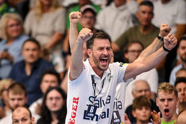 Goeppingen, Deutschland, 17.09.26: Trainer Ben Matschke (FRISCH AUF! Goeppingen) gestikuliert, gestik, jubelt waehrend des Opel Handball Bundesliga Spiels zwischen FRISCH AUF! Goeppingen vs Rhein-Neckar Loewen in der EWS Arena am 17. September 2026 in Goeppingen, Deutschland. (Foto von Harry Langer DeFodi Images) Goeppingen, Germany, 17.09.26: Trainer Ben Matschke (FRISCH AUF! Goeppingen) gestures during the Opel Handball Bundesliga match between FRISCH AUF! Goeppingen vs Rhein-Neckar Loewen at EWS Arena on September 17, 2026 in Goeppingen, Germany. (Photo by Harry Langer DeFodi Images) (Photo by Harry Langer DeFodi Images) -