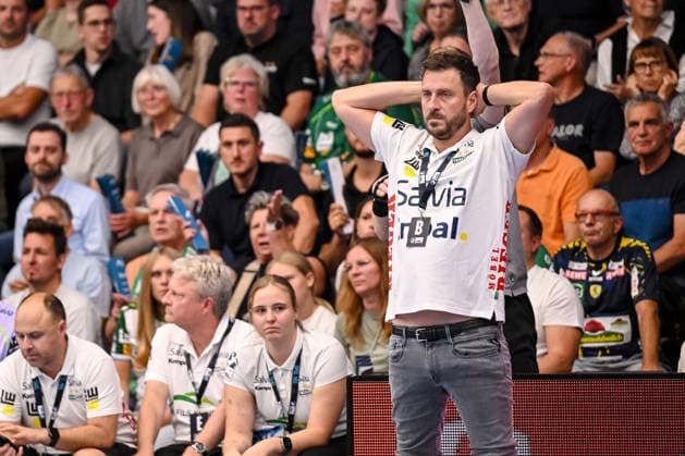 Goeppingen, Deutschland, 17.09.26: Trainer Ben Matschke(FRISCH AUF! Goeppingen) enttaeusscht waehrend des Opel Handball Bundesliga Spiels zwischen FRISCH AUF! Goeppingen vs Rhein-Neckar Loewen in der EWS Arena am 17. September 2026 in Goeppingen, Deutschland. (Foto von Harry Langer DeFodi Images) Goeppingen, Germany, 17.09.26: Trainer Ben Matschke(FRISCH AUF! Goeppingen) looks dejected during the Opel Handball Bundesliga match between FRISCH AUF! Goeppingen vs Rhein-Neckar Loewen at EWS Arena on September 17, 2026 in Goeppingen, Germany. (Photo by Harry Langer DeFodi Images) (Photo by Harry Langer DeFodi Images) -