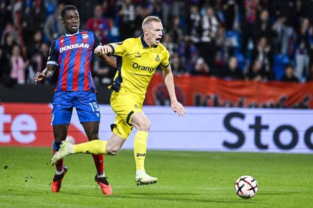 Plzen s Cheick Souare and Union s Louis Patris pictured in action during a soccer game between Czech FC Viktoria Plzen and Belgian Royale Union Saint-Gilloise, Thursday 17 September 2026 in Plzen, Czech Republic, on the first day (out of 8) in the league phase of the UEFA Europa League competition. TOM GOYVAERTS TomxGoyvaerts  x186776440x