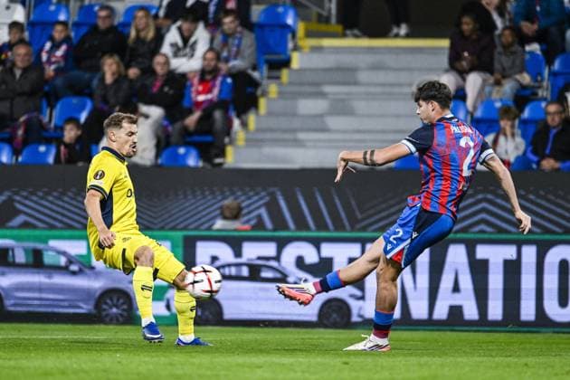 Union s Darius Olaru and Plzen s Tobias Paliscak pictured in action during a soccer game between Czech FC Viktoria Plzen and Belgian Royale Union Saint-Gilloise, Thursday 17 September 2026 in Plzen, Czech Republic, on the first day (out of 8) in the league phase of the UEFA Europa League competition. TOM GOYVAERTS TomxGoyvaerts  x186776496x