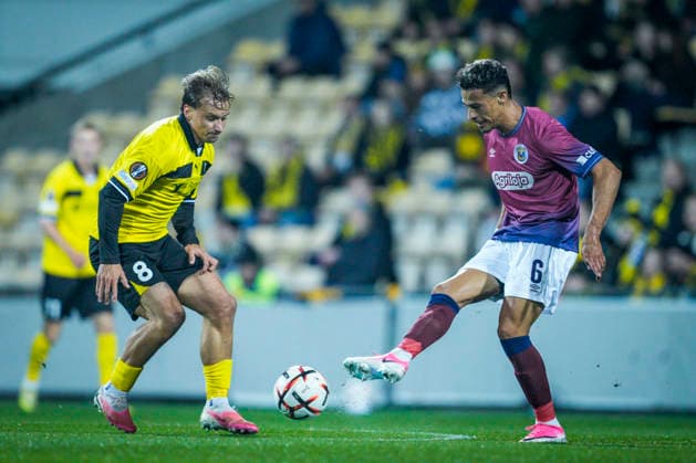 2026–2027 UEFA Europa League: Lillestrom SCU vs. Torreense, Lillestrom, September 17, 2026. Lillestrom’s Fredrik Gulbrandsen and SCU Torreense’s Amine Oudrhiri during the UEFA Europa League soccer match between Lillestrom and SCU Torreense at Arasen. Photo by Stian Lysberg Solum, NTB, Lillestrøm, Norway. EDITORIAL USE ONLY. RESTRICTED USE FOR BETTING COMPANIES  Copyright: xStianxLysbergxSolumx xNTBx