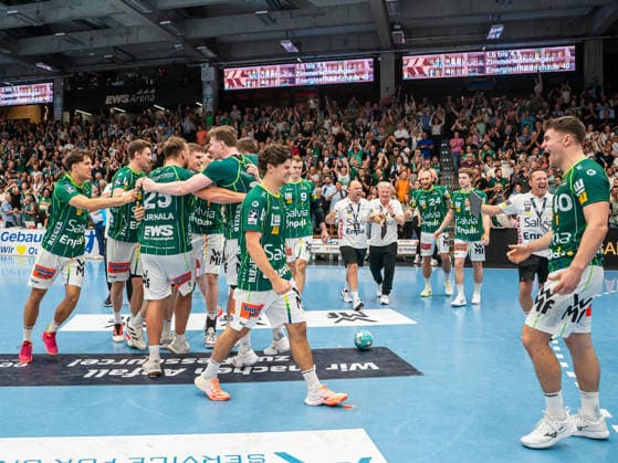 Grosser Jubel bei Frisch Auf Goeppingen nach dem Derbysieg, Frisch Auf Goeppingen vs. Rhein-Neckar Loewen, Handball, 1. Bundesliga, Herren, Spielzeit 2026 2027, 17.09.2026, Frisch Auf Goeppingen vs. Rhein-Neckar Loewen, Handball, 1. Bundesliga, Herren, Spielzeit 2026 2027, 17.09.2026 Goeppingen Copyright: xEibner-Pressefoto MichaelxSchmidx EP_MST